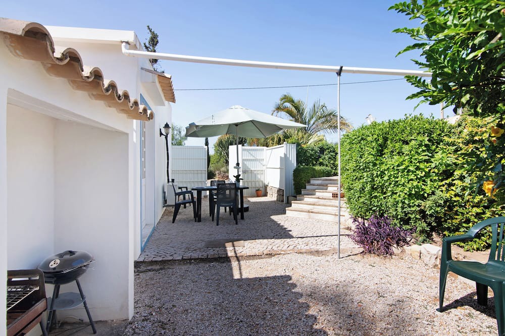 Colmeal Apartment | Studio Apartment 'Holiday Home Medronhal Faro' with Mountain View, Wi-Fi and Air Conditioning