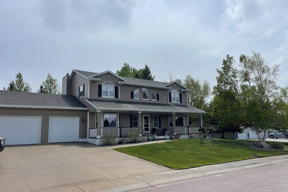 Gillette House | Enjoy the Camporee in style with this spacious, elegant home great for a family