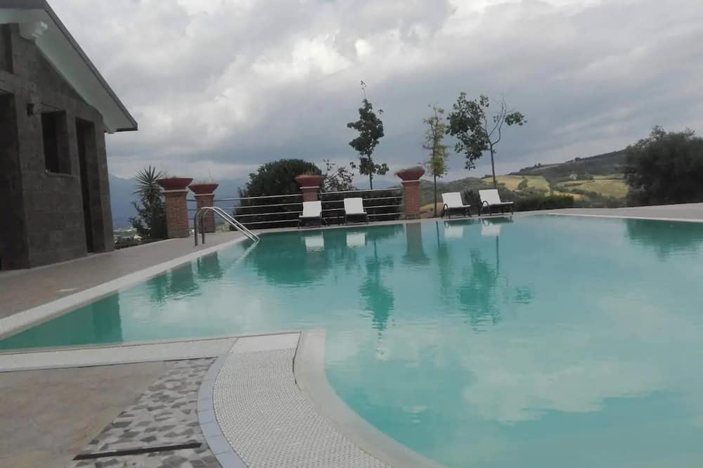 Caiazzo Villa | Homerez - Villa for 17 ppl. with swimming-pool, garden and terrace at Caiazzo