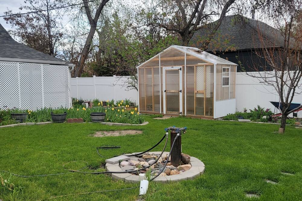 South Side House | Flowering House and garage