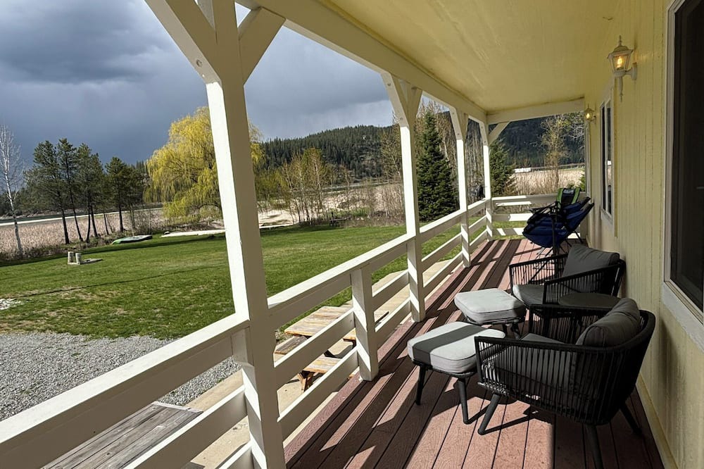 Priest River House | Secluded Waterfront Cabin on Pend Oreille with Private Cove