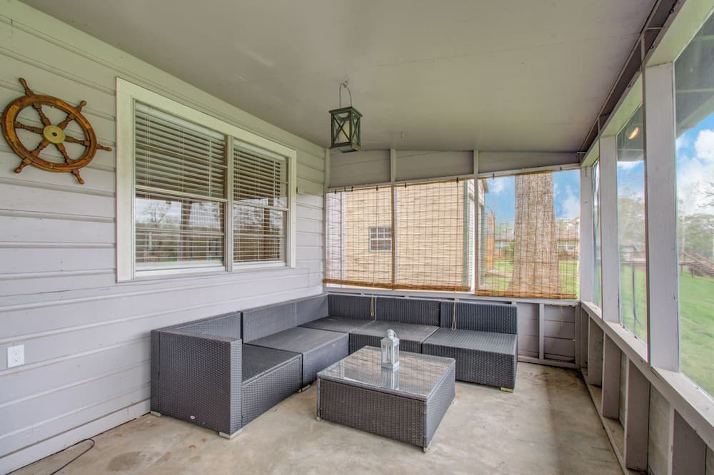 Wild Peach Village House | Cozy 1Bd/1Ba Waterfront Escape!