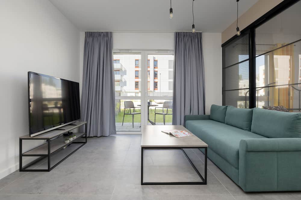 Lesznowola Apartment | Apartment With Garden by Renters