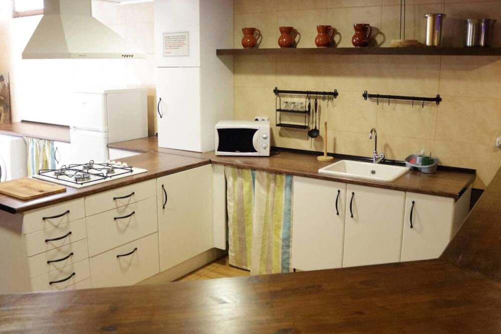 Castejon House | Holiday Home 'Casa Melchor' with Private Terrace, Wi-Fi and Air Conditioning