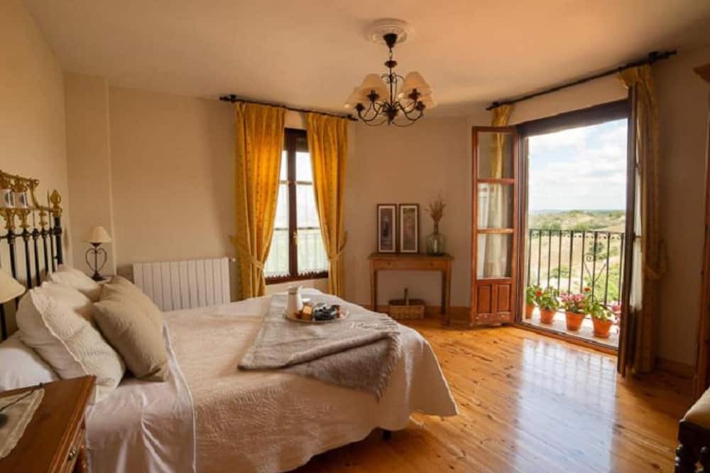 Pinilla de los Barruecos Apartment | Apartment 'Chanin 2' with Mountain View, Private Terrace and Wi-Fi