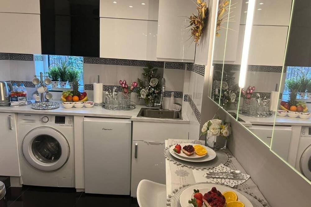 Havering Park Apartment | Apartment Luxe FREE WIFI, FREE PARKING, FREE NETFLIX