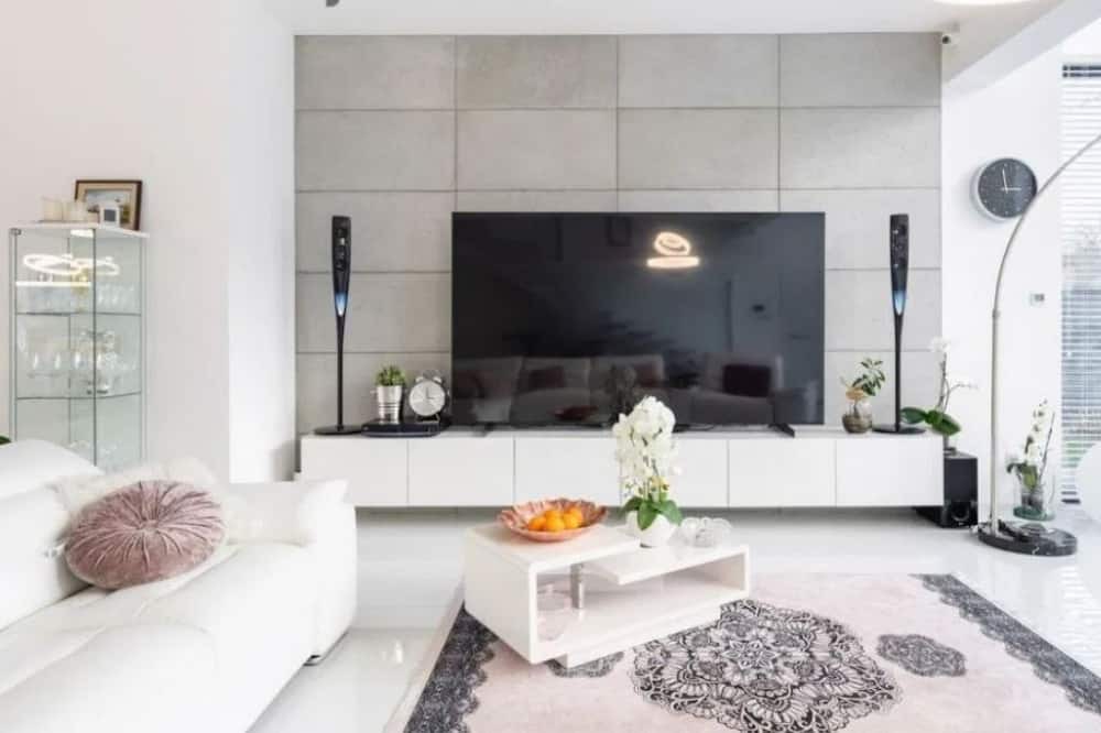 Zwierzyniec Villa | Luxury Villa Near Krakow Center: Premium Comfort, Unlimited Drinks!