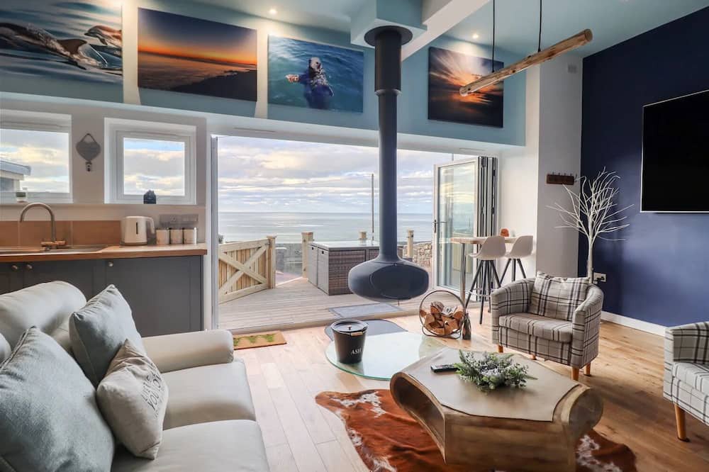 Fairbourne House | A peaceful picturesque landscape from a stunning stone built exterior.