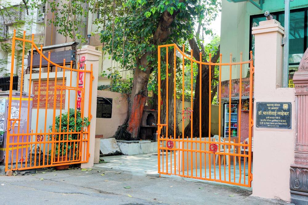 Lokhandwala Complex Hotel | OYO Flagship Hotel Lal Sai Residency