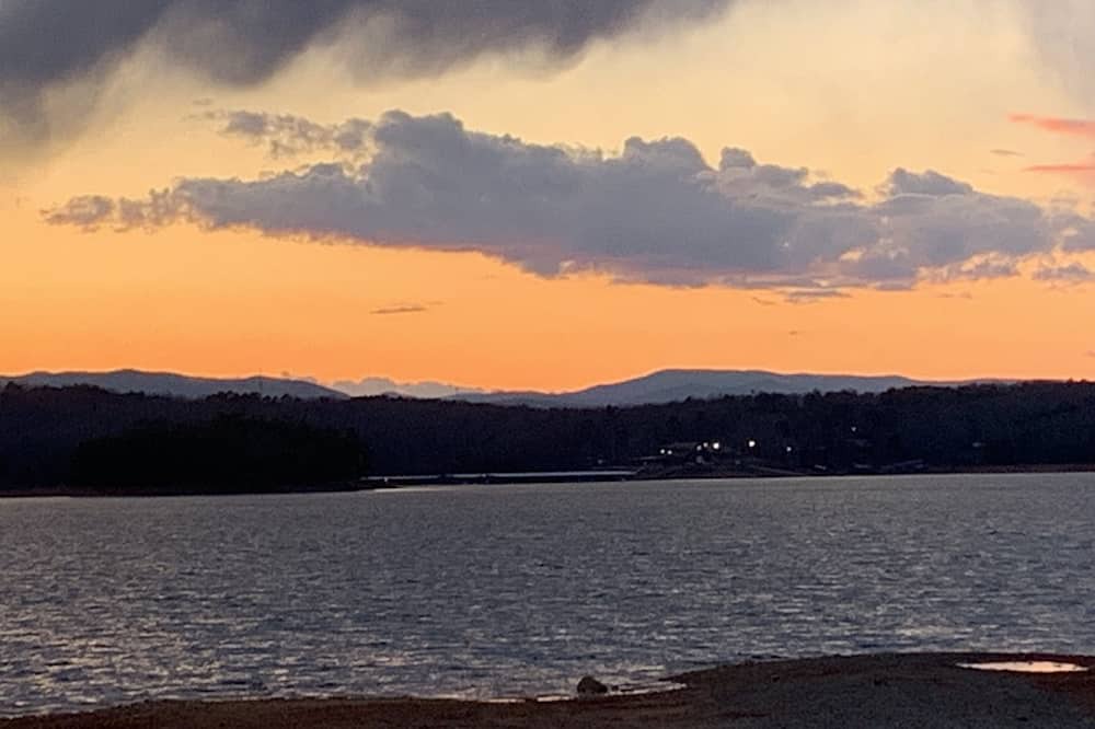 Morganton Cottage | The cottage by the lake, located beside lake Blue Ridge and minutes to downtown.