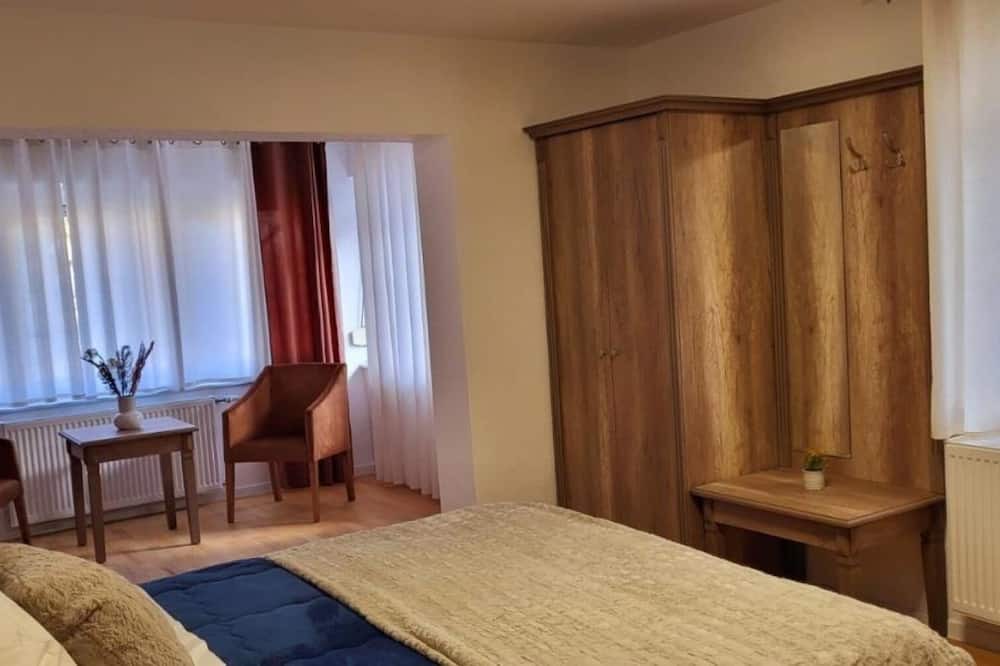 Bad Bocklet Apartment | Apartment 'Gästehaus Da Fabio' with Mountain View, Private Terrace and Wi-Fi