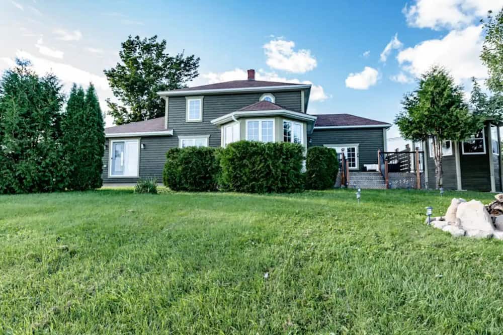 Saint Louis de Kent Other | Riverview, King bed main floor, 4 bedroom, 2 bathroom Farmhouse