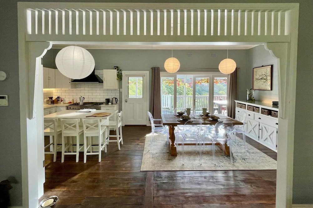 Rosebank House | Rustic Two Br Cottage overlooking the Valley.
