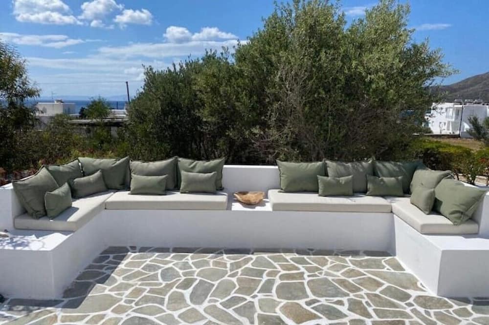 Agios Georgios Villa | Bougainvillea House