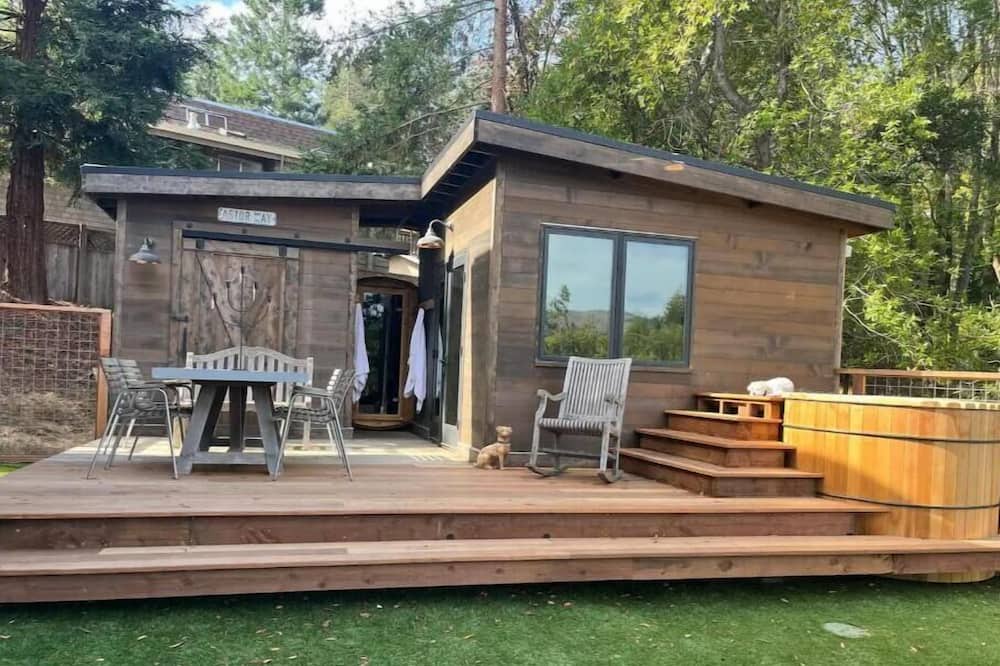 Woodacre House | Most luxurious dog friendly home in West Marin