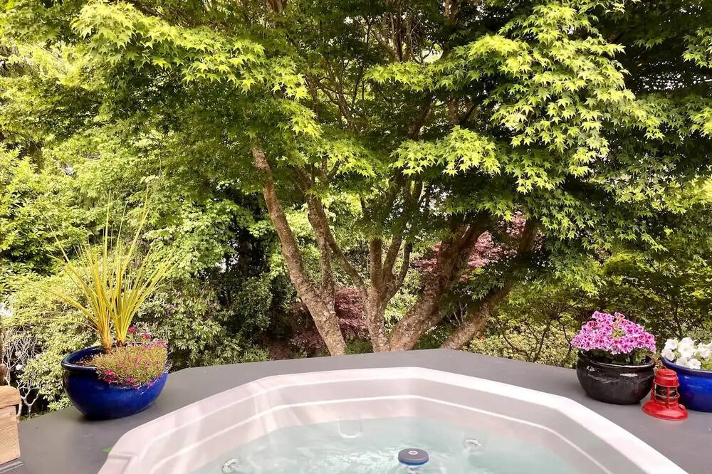 Tonquin Beach House | Iconic Hilltop Home w/ BEST View