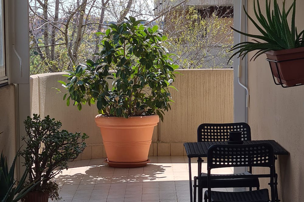 Rome Province House | Holiday Home 'Rooms and Comfort Apartment' with Shared Garden, Wi-Fi and Air Conditioning