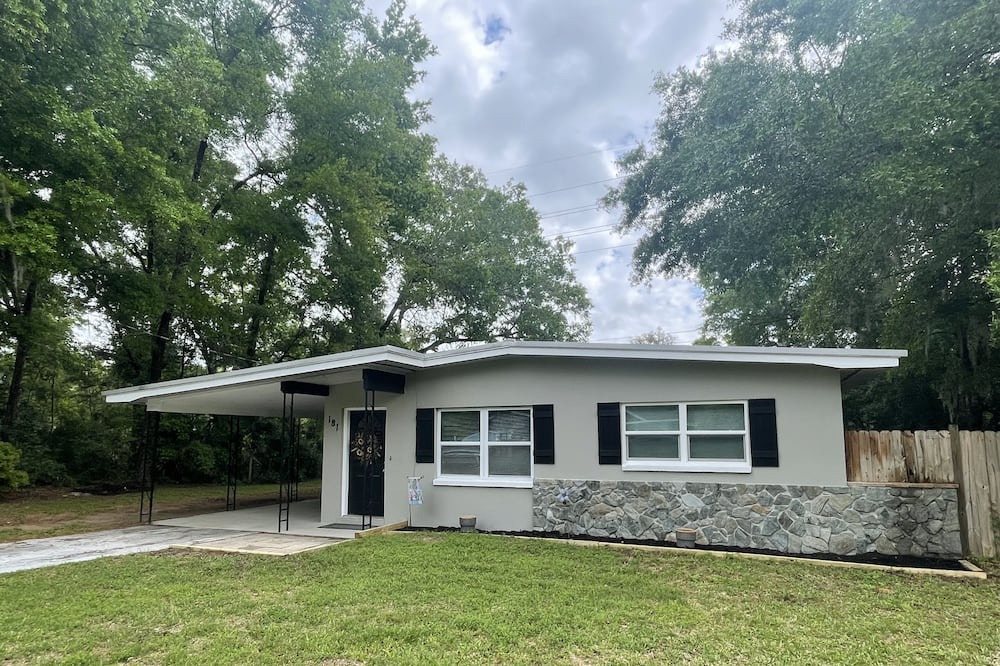 Inverness Highlands North House | Charming Nature Coast Cottage