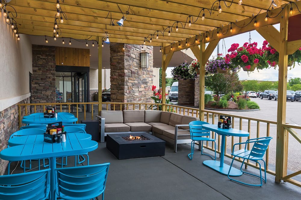 Casper House | Great for Corporate Travel! 4 Units, Free Airport Shuttle, Swimming Pool!