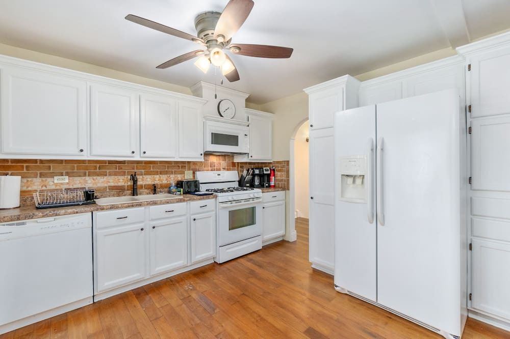Dyer House | Dyer Indiana Rental