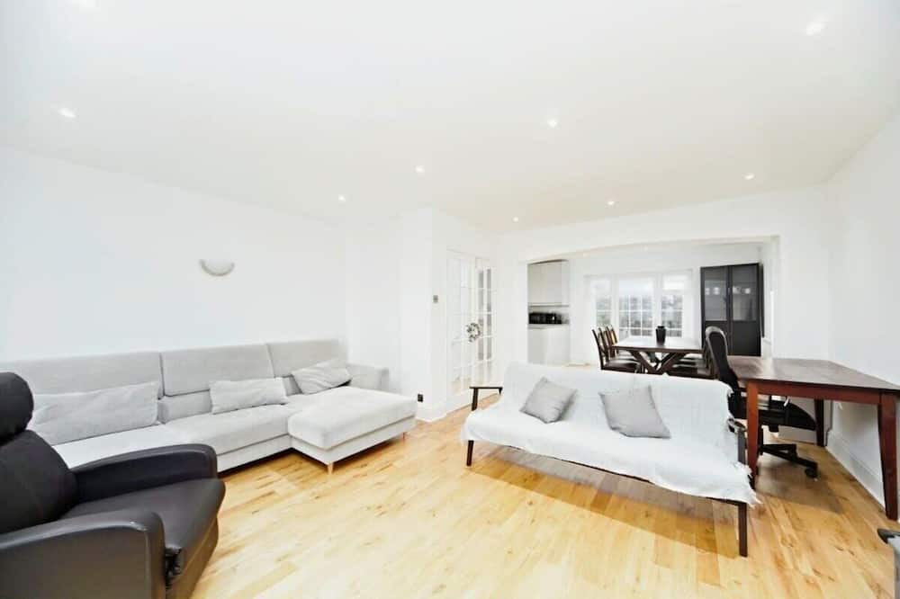 Purley House | 5BR Family Home Close to Parks and City Links