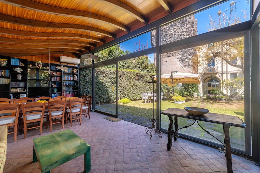 Ognina Villa | Luxury, Catania centre, by the sea, Etna view, mini pool, lush parkland