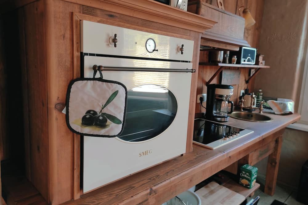 Bad Klosterlausnitz Apartment | Vintage Ferienwohnung Viktoria - Falco und Stephanie Kirchbichler