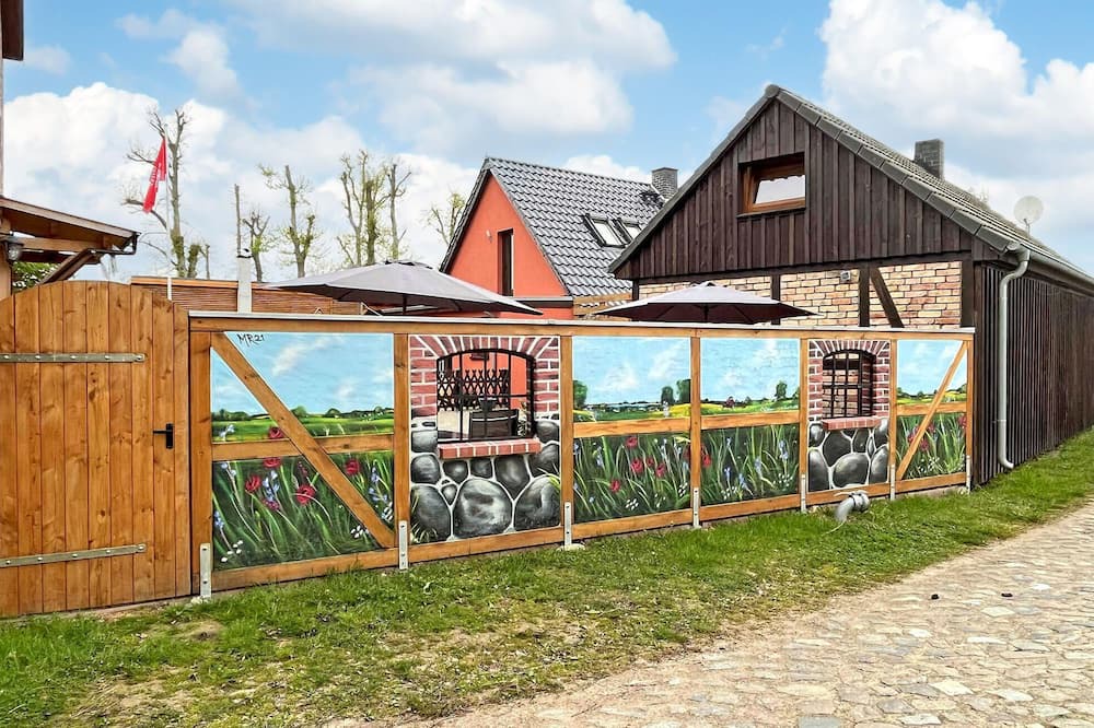 Warnitz House | On the outskirts of Melzow, just a few steps away from the forest with extensive beautiful hiking tr