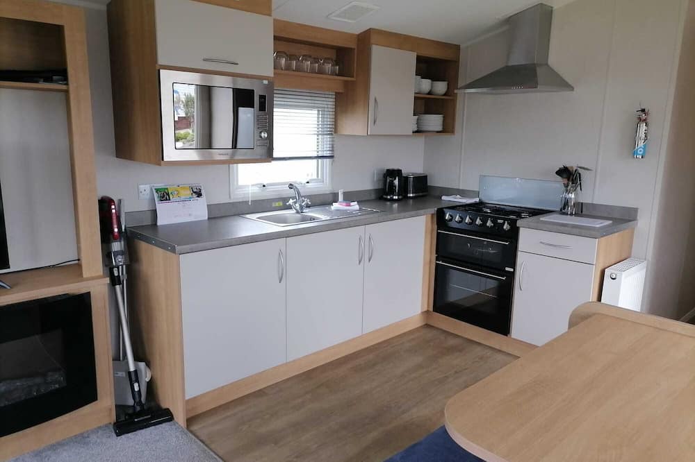 Dymchurch House | Ivy cottage - Parking and outdoor area (D/F)