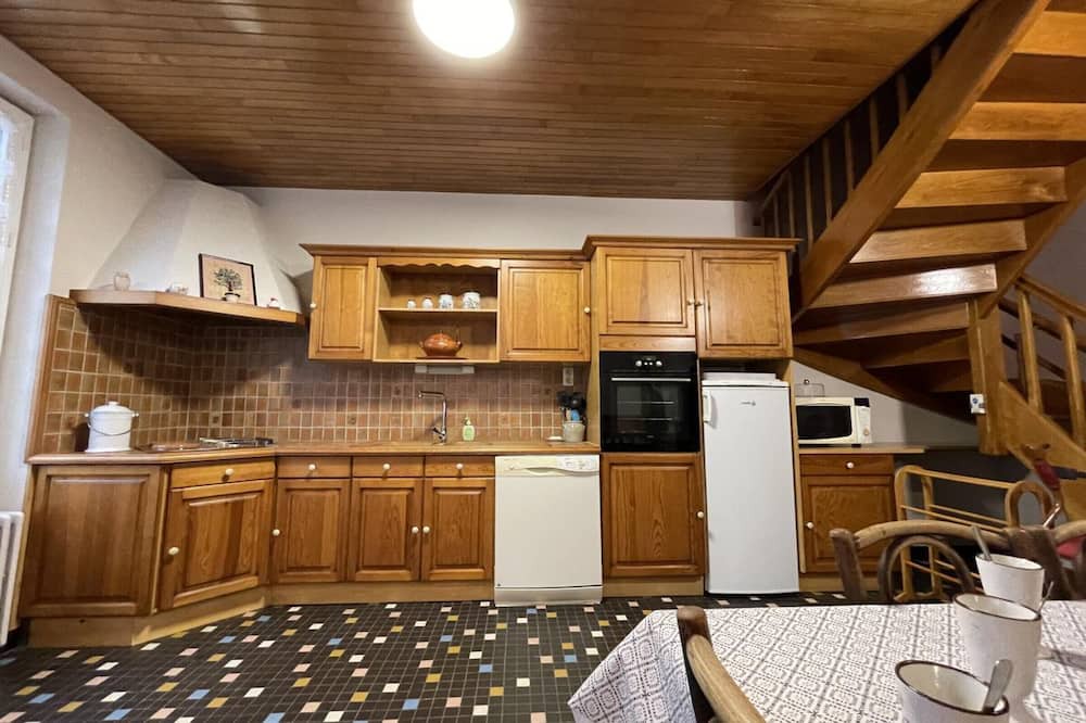 Ferrieres-sur-Sichon Cottage | Gite Ferrières-sur-Sichon, 5 bedrooms, 10 persons