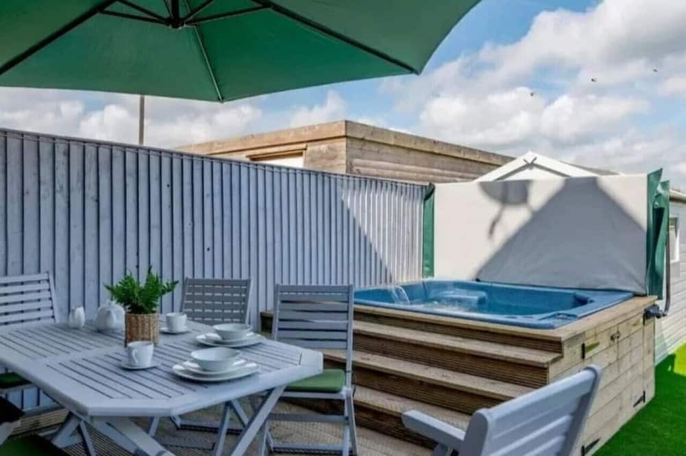 Kirby Misperton House | The Cosy Haven w/hottub near Flamingo Land