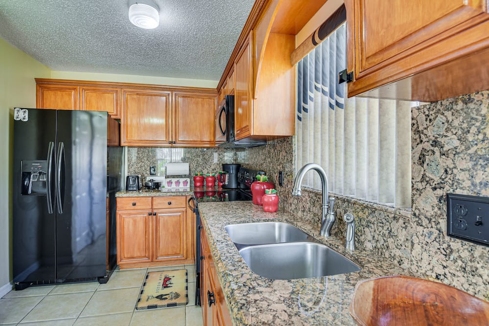 Pahokee House | Pahokee Vacation Rental < 1 Mi to Lake Okeechobee!