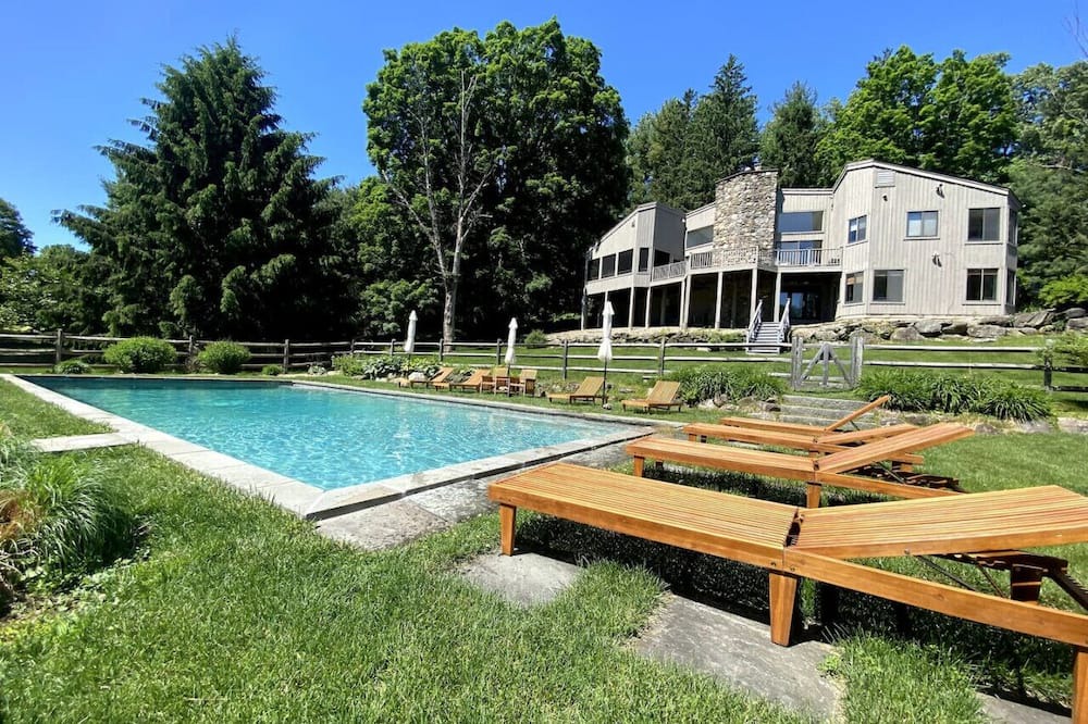 Redding Ridge House | Private * Hiking * Swimming * Pool * Steam-room