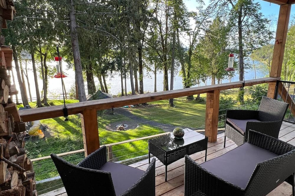 Shelton House | Relax on Harstine Island in a Waterfront Home!