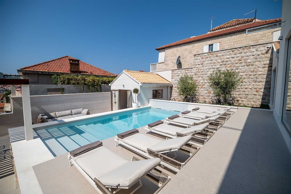 Gruz Villa | Villa Carmelita Exclusive with free Smart Car