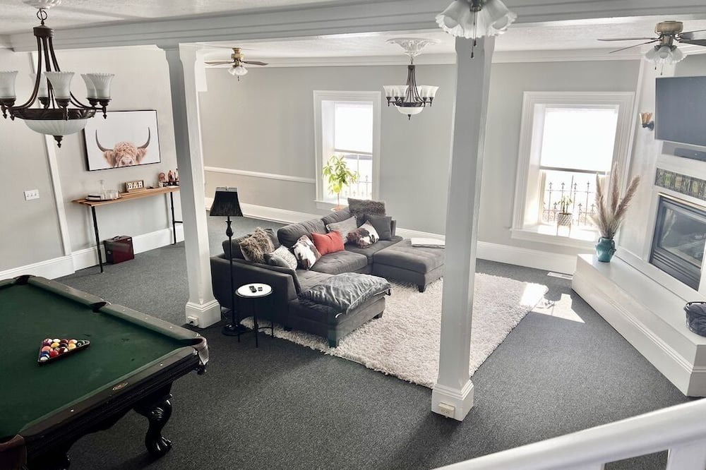 Milford House | Large fully furnished corporate housing. Centrally located, plenty of parking.