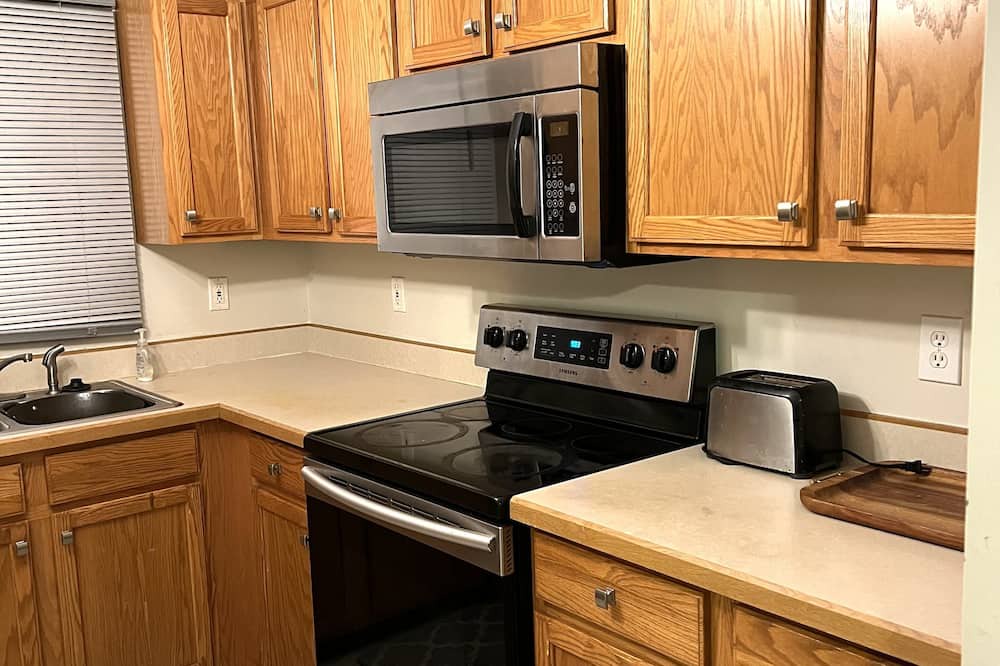 Northeast Columbus House | Cozy 3-bedroom house near CMH Airport and Easton Mall