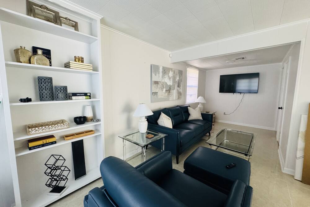 Estelle House | Charming 2-Bedroom Escape Near New Orleans!