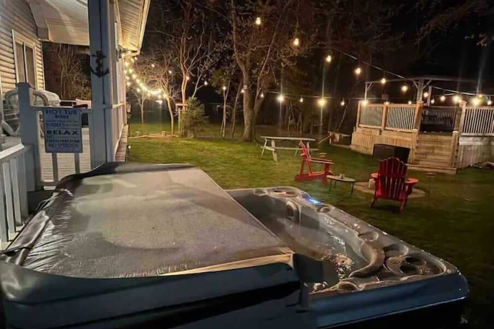 Leamington Cottage | Birder's Dream - Private Lakeside Cottage off the beaten path. Pet Friendly!