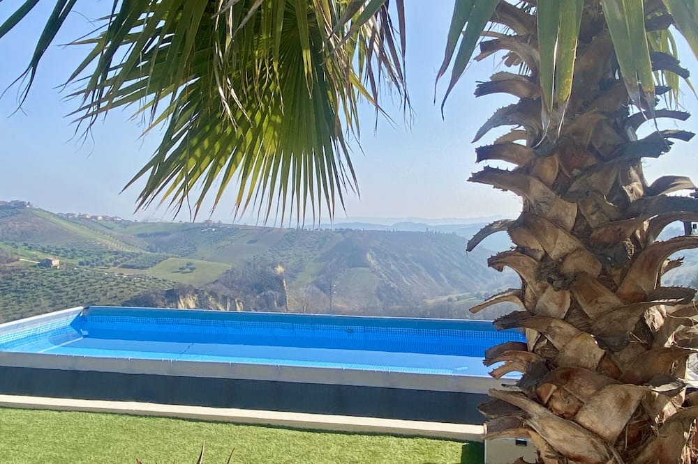 Castilenti Bed & Breakfast | Bed and Adventure - Camera Vista met Panoramisch Uitzicht!