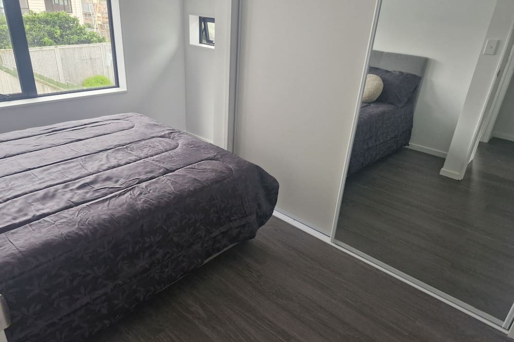 Papatoetoe House | Mini Mansion