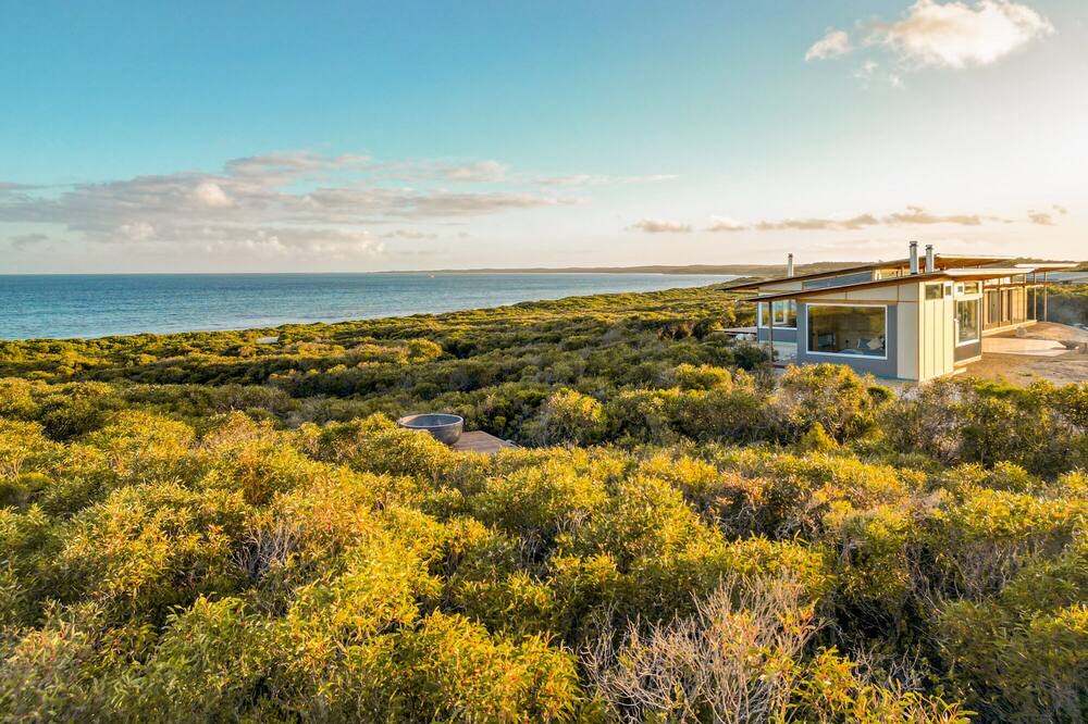 D'estrees Bay House | From this cosy accommodation there’s a sense of unblinkered exploration.