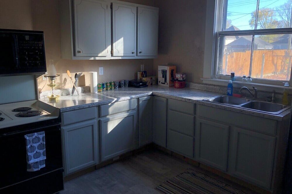 Palestine House | Peaceful & Simple 2 BR Home in Quiet Neighborhood