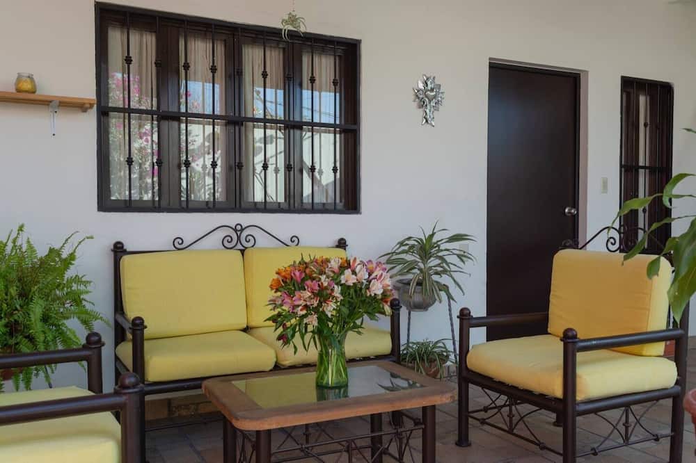 Calzada Madero House | Casa Venado