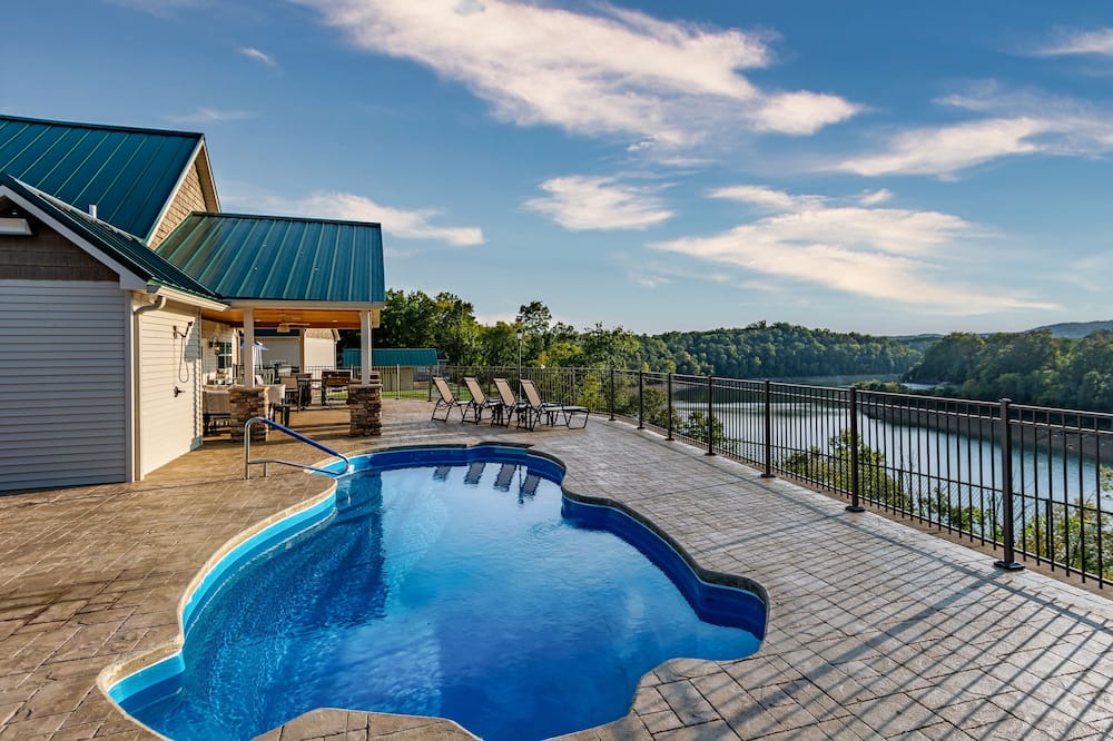 Burnside House | Lake Cumberland Hilltop Villas.