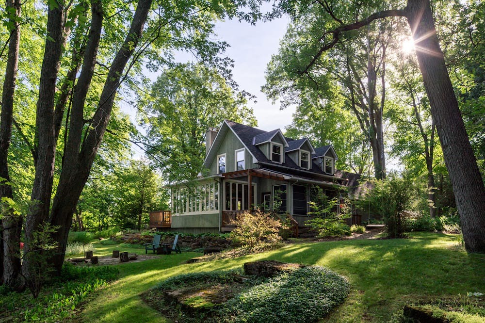 Mississippi Mills House | Waterfront Cottage with Sauna, Fire Pit, and Kayaks—A Film-Themed Experience!