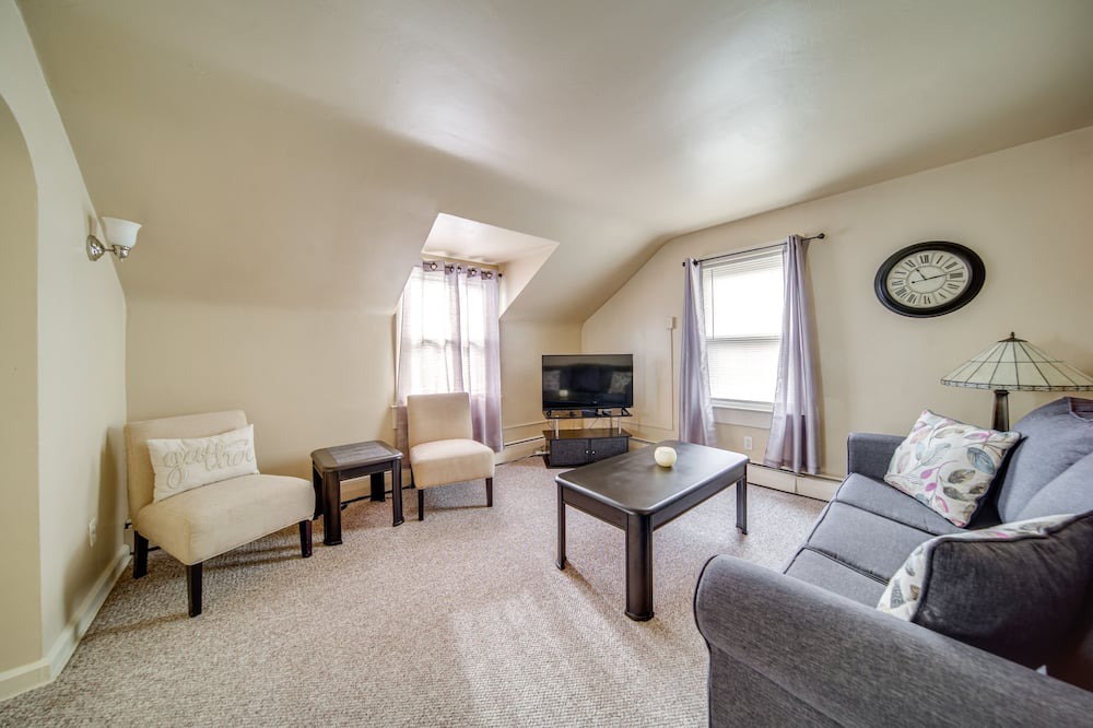 Erie Apartment | Cozy & Convenient Erie Apartment: 3 Mi to Beach!