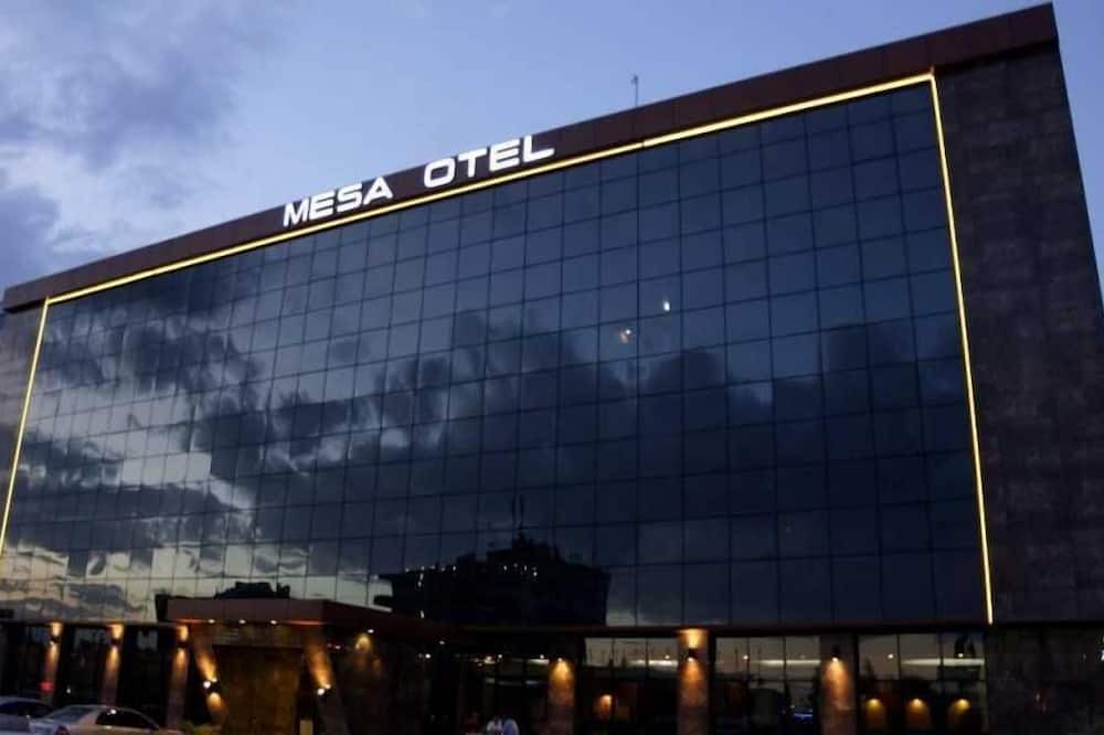 Batman Hotel | Mesa Otel