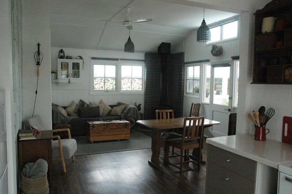 Scarsdale Cabin | The Cottage @ WoodlandSculptures