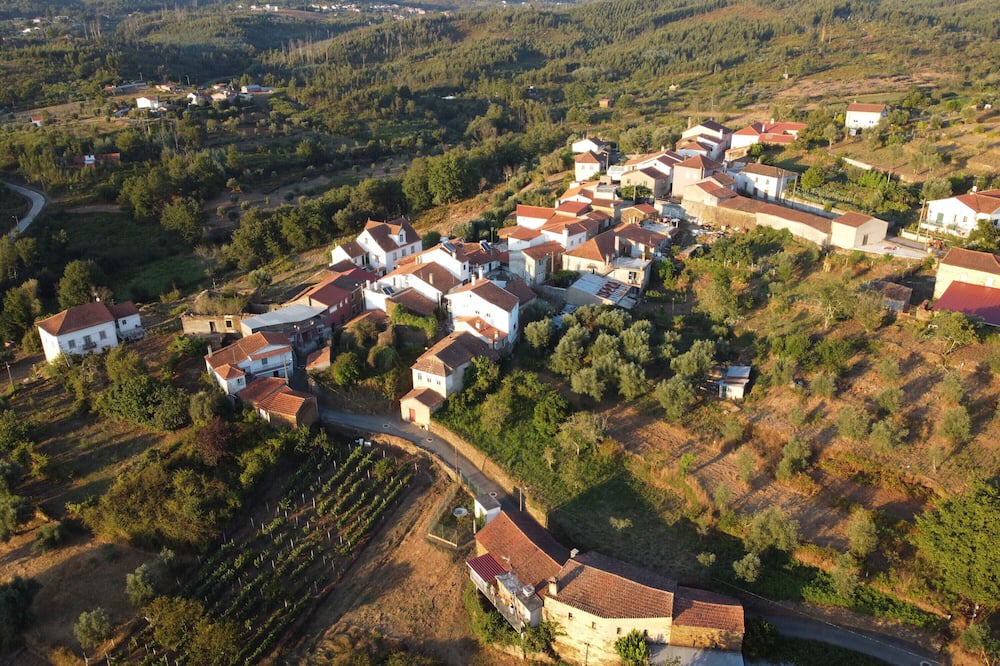 Moitas Bed & Breakfast | "Yellow House - Casa Amarela" Is a Family Run Farmhouse in the Mountains